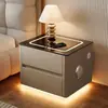 Mesita de noche inteligente para dormitorio del hogar, nuevo modelo 2026, lujo ligero con sensación de alta gama, gabinete popular de madera maciza con carga inalámbrica para dormitorio principal