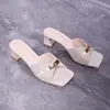 Sandálias Femininas de Salto Bloco Estilo Novo, Chinelos de Moda Casual de Verão Abertos na Ponta, Design Versátil 2026 com Uma Tira