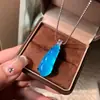 Péndulo de Hoja Verde Hielo de Calcedonia Natural Más Vendido en Transmisión en Vivo, Ramas Doradas en Forma de Hoja y Hojas de Jade, Péndulo de Ágata Chapado en Plata 925 al por Mayor