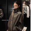 Chaqueta de cuero retro americana marrón al por mayor para mujer, nuevo estilo de otoño, holgada y estilizada, chaqueta de motociclista, top corto