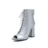 Sandálias Peep-Toe com Cadarço Estilo Europeu e Americano com Salto Alto Grosso, Botas de Cano Curto com Cadarço, Botas de Jazz Dance, Sandálias de Salto Alto, Tamanhos 40-45, Calçados de Comércio Exterior