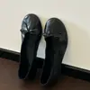 Sapatos baixos plataforma estilo laço francês em couro macio para mulheres 2026 novos sapatilhas planas bico redondo