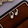Brincos Torcidos Entrelaçados de Prata Esterlina S925 com Diamante Único para Mulheres, Zircônia Super Brilhante, Minimalista Exclusivo de Nicho, Brincos de Luxo Leve de Alta Qualidade
