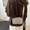 Bolsa de Ombro Quadrada Pequena com Letra para Mulheres 2025 Nova Tendência Moda Ins Crossbody para Mulheres Estilo Coreano Versátil Texturizada