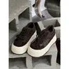 Zapatos de suela gruesa Songgao de cabeza grande tipo pan para mujer 2026 Nuevo estilo Gamuza de vaca que aumenta la altura Versátiles Transpirables Casuales Zapatos de plataforma