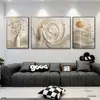Blanco roto Dorado Lujo Ligero Figura Pintura Decorativa Hojas de Ginkgo Ramas de Flores Tres Paneles (Dos Verticales Una Horizontal) Pintura de Porcelana de Cristal de Aleación de Aluminio para Sala de Estar
