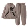Pijama de forro polar coral para hombre, con cuello alto de cremallera, cálido y cómodo para usar en casa, engrosado para otoño e invierno, con diseño de dibujos animados