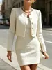 Traje de Pequena Fragrância Transfronteiriço Europeu e Americano 2026 para Mulheres Jaqueta Curta de Gola Redonda com Botão Dourado Saia Curta de Cintura Alta Justa ao Corpo Traje de Temperamento