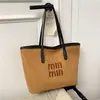 Nova bolsa tote transfronteiriça para mulheres, com couro macio, toque de alta qualidade e grande capacidade, perfeita para o dia a dia e pode ser usada como bolsa de ombro ou transversal.