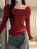 Suéter de Tricô Vermelho de Um Ombro para Mulheres, Novo Design Outono/Inverno 2025, Corte Justo, Suéter Base