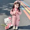 Conjunto de dos piezas de moda primavera y otoño 2026 para niñas con estilo, con atuendo de muñeca 3D estilo coreano para niñas pequeñas con estilo.