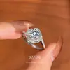 Anillo de Plata de Ley S925 Moda Brazo Retorcido Flor Moissanita Elegante Lujo Ligero Anillo de Dedo Dulce Sensación de Gama Alta Joyería de Mano para Propuesta