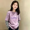 Camiseta de manga larga para niña 2026 nuevo estilo de otoño, top a rayas de algodón puro elegante y lindo con un diseño de dos piezas simulado