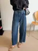 A primavera não está atrasada. Novo produto do outono de 2026: jeans escuro, estilo solto e casual para mulheres, cobre o quadril, afina a silhueta, cropped para baixinhas