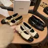Couro de Ovelha Macio~Design de Flor de Camélia em Couro Genuíno Sapatos Mary Jane com Salto para Mulheres, Novo Estilo Pumps Baixos Acolchoados Color Block Inspirados em Chanel
