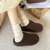 Design único, chinelos brilhantes chamativos para mulheres, tendência 2026 e populares, bico fino, estilo elegante, minimizando a aparência volumosa, chinelos fechados