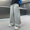 Calça masculina 2026 outono novo estilo calça de moletom com rebites para crianças mais velhas, roupa esportiva de outono, calça de perna curva, calça casual infantil