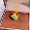 Colgante de Esmalte Chapado en Oro con Diamantes, Presentando una Calabaza de la Suerte, Accesorio de Moda de Lujo Tradicional para el Año Zodiacal del Caballo, para Mujeres