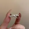 Anel Cruz de Pérola Estilo Francês para Mulheres, Anel Empilhável de Dedo Indicador Aberto Estilo Francês, Design de Nicho, Luxo Leve, Anel com Sensação de Alto Padrão