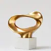 Decoración para el hogar transfronteriza nueva: escultura geométrica dorada adorno pequeño, pieza de arte nicho de alta gama para aparador y escritorio