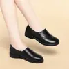 Zapatos negros de cuero cómodos de punta redonda para primavera y otoño, zapatos de suela blanda para mujer para mujeres de mediana edad y mayores, zapatos de madre, zapatos de tacón bajo para mujer