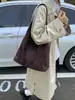 Bolso de Hombro Hueco de Ante con Forma de Pétalo 2025 Nuevo Retro Gran Capacidad Bolso Tote Casual Floral para el Trabajo Bolso de Mujer