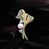 Nova atmosfera de luxo broche requintado flash diamante pérola corpete nicho alto design sentido alfinete temperamento acessórios