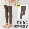 Leggings con pies de algodón a rayas verticales de alta elasticidad anti-pilling para niñas, para primavera y otoño, al por mayor