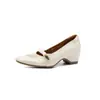 Estilo pele de ovelha~Altura interna aumentada Salto grosso retrô francês Bico fechado Sapatos femininos que aumentam a altura para uso ao ar livre, novo modelo de verão 2026
