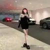 Vestido de manga larga con hombros descubiertos para mujer, nuevo de otoño 2025, de alta gama, puro y sexy, estilo 'hot girl', ajustado, que realza la figura, falda corta.