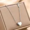 Collar Cruzado de Acero de Titanio para Mujer, Amor de Moda Transfronterizo, Diseño de Nicho de Lujo Ligero, Completamente de Acero de Titanio, Cadena para Clavícula con Temperamento que No se Desvanece