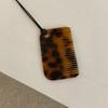 Pingente Espelho Pente de Resina Estampado de Leopardo Colar com Cordão Preto Feminino Nicho Vintage Personalidade Moda Colar Versátil Corrente de Lã