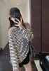 Estilo casual, blusa base listrada com ombros caídos, top T-shirt soltinho e modelador de manga longa para mulheres, nova coleção outono e inverno