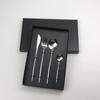 Juego de Cubiertos de Acero Inoxidable Portugués de Mango Plano Brillante de Cuatro Piezas Cuchillo, Tenedor y Cuchara Juego de Cubiertos Logotipo Láser Caja de Regalo