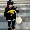 Moletom com Capuz Infantil 2026 Primavera e Outono Novo Estilo Roupas de Manga Longa para Meninas Moda Bebê Pulôver com Estampa de Letras