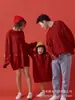 Estudio Fotográfico Nuevo Tema de Año Nuevo Traje Rojo Atmósfera Chica Dulce Interior Foto Fotografía Arte Foto Ropa