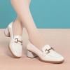 Sapatos femininos de bico quadrado e camada única, mocassins 2022, novos sapatos femininos de primavera e outono, sapatos de mãe de meia-idade, sapatos de camada única, couro macio, sola macia, sapatos de couro