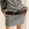 Cinto Largo Preto Estilo Punk com Rebites para Mulheres Niche com Saia e Jeans com Acessórios de Cinta Modeladora