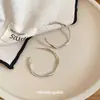 Aretes de Aro Lisos Redondos Retorcidos Aguja de Plata, Aretes para Ropa de Trabajo Diaria, Lujo Accesible, Gama Alta, Aretes Elegantes de Nicho para Mujer