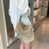 Bolso de hombro de moda coreana para mujer, novedad de verano de 2023, bolso de mano con perforación en caliente distintivo, bolso de hombro colorido y elegante.