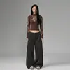 Calça cargo de perna larga com design plissado patchwork retrô na cor Laranja Juvenil para mulheres, corte solto, modeladora, valoriza a silhueta, única e versátil, calça de comprimento total