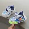 Zapatos Infantiles de Dibujos Animados con Luces 2026 Primavera y Otoño Nuevos Transpirables Zapatos Deportivos para Niños Versátiles Resistentes al Desgaste Zapatos Casuales para Niñas