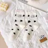 Calcetines dulces de oso estilo japonés para otoño e invierno para mujer, calcetines de encaje a media pantorrilla estilo universitario, calcetines casuales versátiles lindos de dibujos animados para mujer