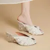 Sandalias de Cuña con Perlas para Mujer Verano Nuevo 2026 Sandalias de Tacón Alto para Uso en Exteriores con Falda Chanclas de Goma con Pedrería Boca de Pez