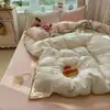 2026 Nueva Serie Explosiva de Punto Triángulo Algodón Ultra Suave Tipo Hilo Esponjoso Juego de Cuatro Piezas Temporada Estudiantil Juego de Cama de Tres Piezas