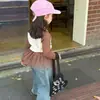 Conjunto de Pantalones de Mezclilla con Camiseta de Manga Larga con Estampado de Dibujos Animados para Niña, Colección Otoño 2026, con Cubrepañal