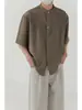 Moda Verão Camisa de Manga Curta Masculina Moda Ins Marca de Moda Estilo de Hong Kong Design Japonês de Nicho Senso de Design Casual Solta Camisa de Meia-manga