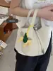 Bolsa de cesta de verduras portátil de verano para mujer 2025 nueva moda nicho bolso cubo bolso bandolera simple una generación de pelo