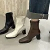 Botines tobilleros de cuero suave color café con punta redonda para mujer, tacones altos, tacones gruesos, cierre de cremallera en la espalda, nuevos de invierno 2025, estilo coreano, elásticos, ajustados