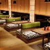 Sillón de sofá para recepción comercial, cabina para bebidas de madera maciza, juego de mesa y sillas para comedor, silla de panadería de tienda montada en la pared, mesa redonda
